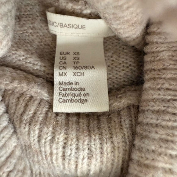 3/$30 - H&M Cozy Oversized Beige Turtleneck Sweater - Picture 2 of 5
